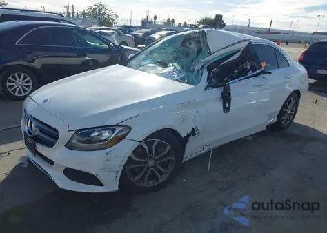 2017 Mercedes-Benz C 300 из США, поврежденный, VIN 55SWF4JB9HU206204